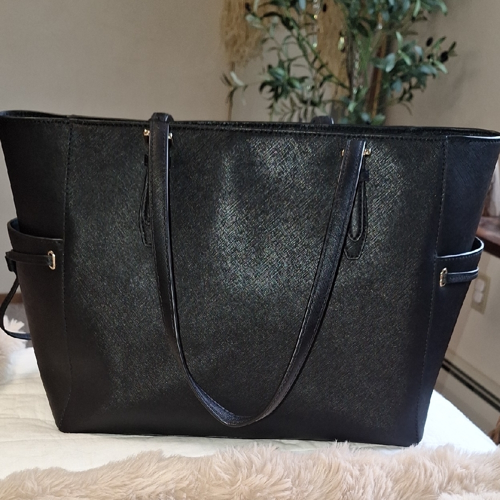 Michael Kors Black Leather Shoulder Bag with Gold Accents! - Picture 5 of 7